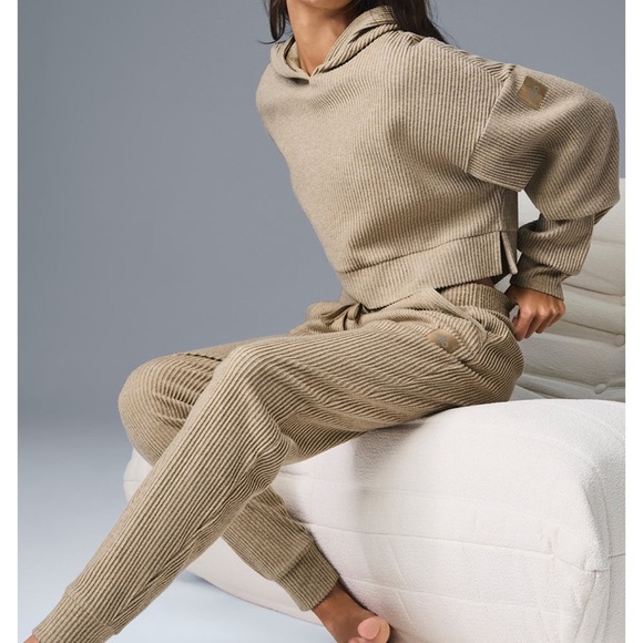 NWOT Alo Yoga Muse Women's Ribbed Knit Set ( Pants size M and Top Size L) - Picture 1 of 3